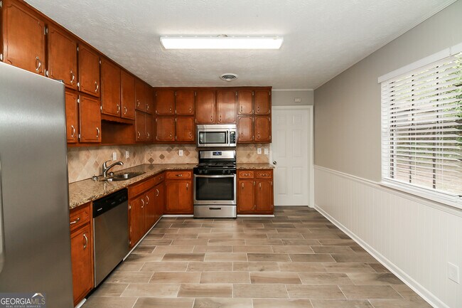 Building Photo - 155 Hunt Ridge Dr