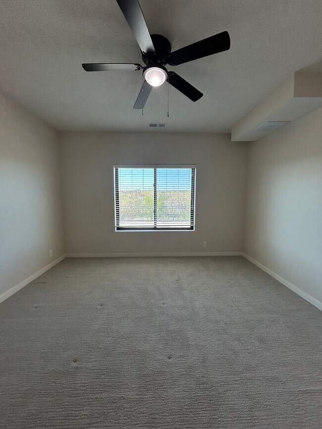 Building Photo - Elkhorn Landing Rentals (20605 Elkhorn Dr.)