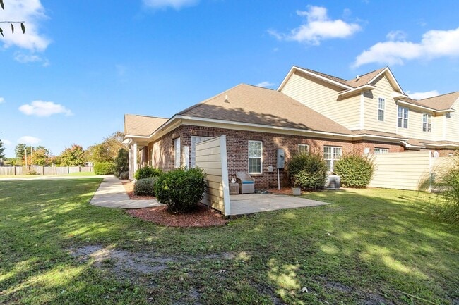 Building Photo - Furnished Townhome – All Inclusive | Gated...