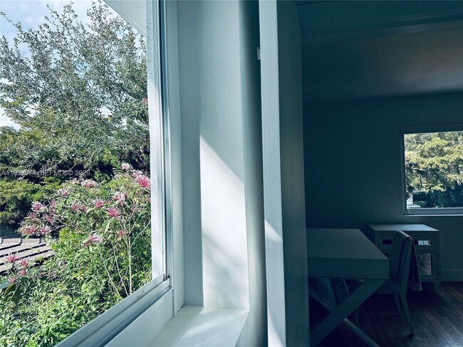 Building Photo - 1430 Baracoa Ave