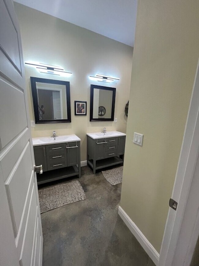 Building Photo - Peaceful Ocala Countryside Retreat – Close to WEC