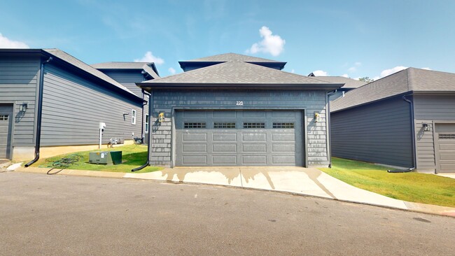 Building Photo - 226 McCowat St