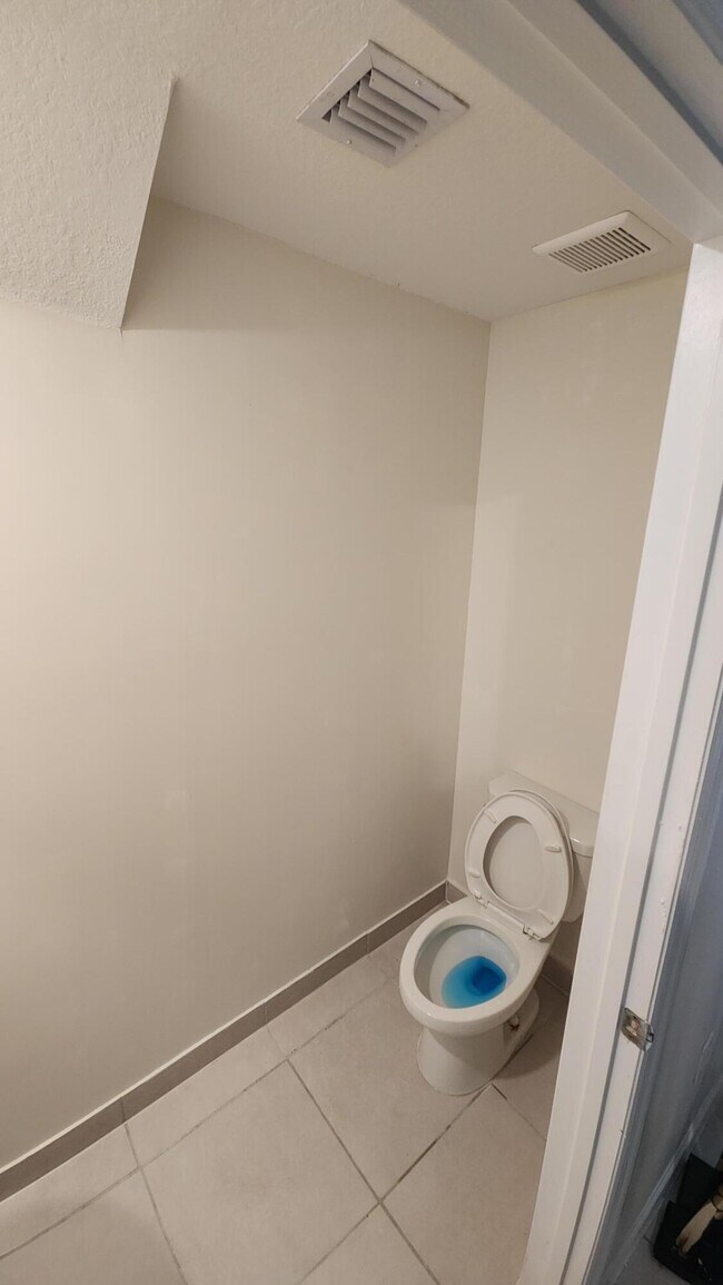 Building Photo - 6002 Clydesdale Ct
