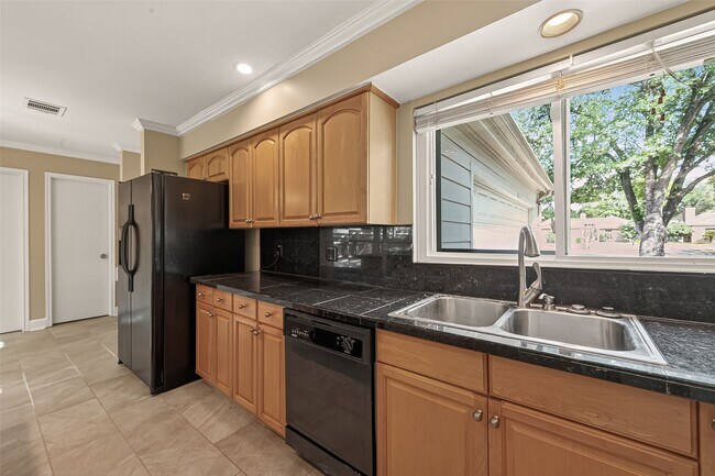 Building Photo - 11923 Briar Forest Dr