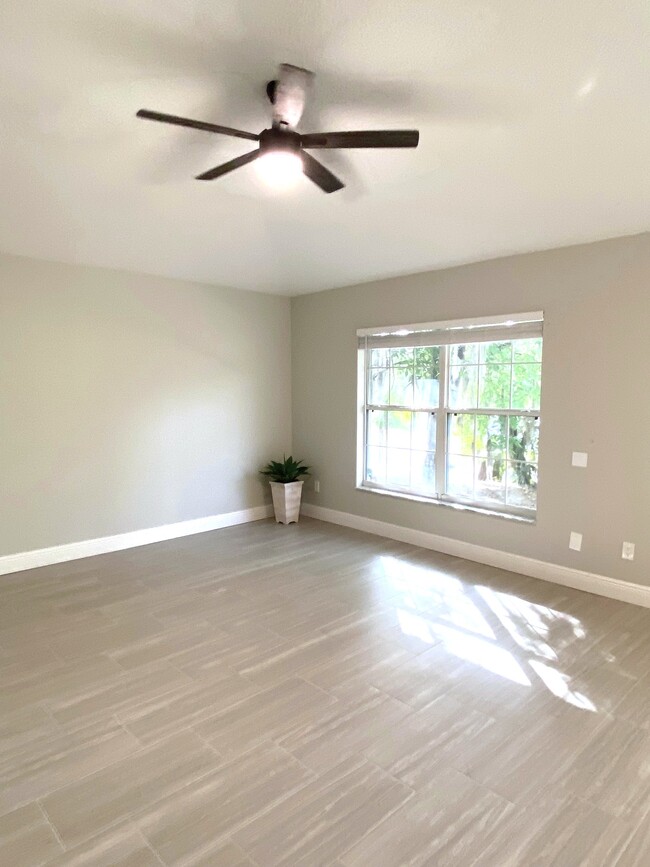 Building Photo - 115 Sunnyside Dr