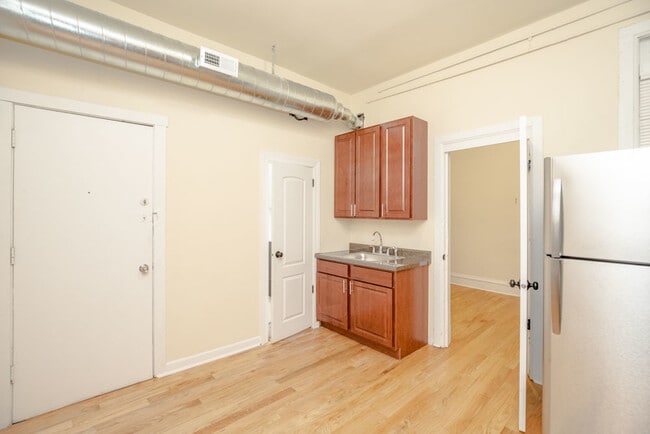 Building Photo - 262 W 26th St