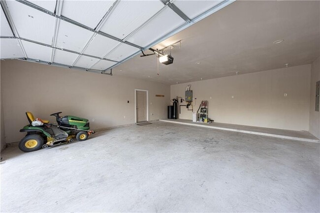 Building Photo - 3210 R O Dr