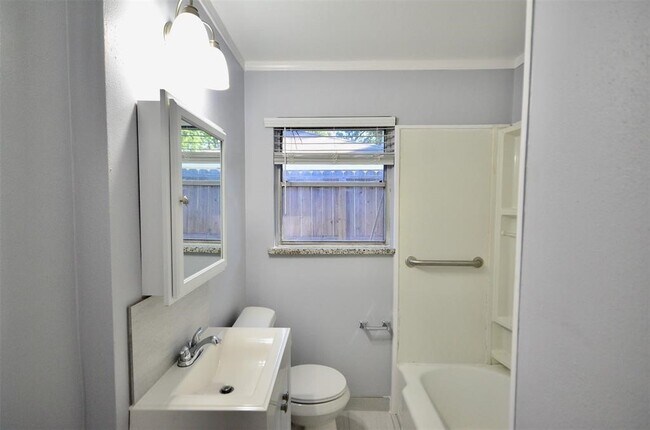 Building Photo - 6229 Tanager St
