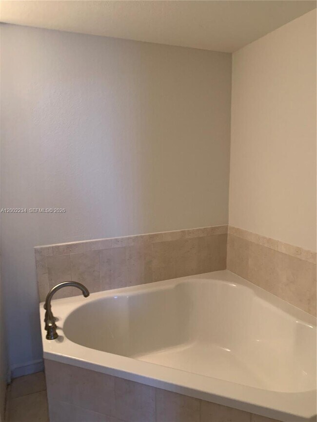 Building Photo - 1830 Radius Dr