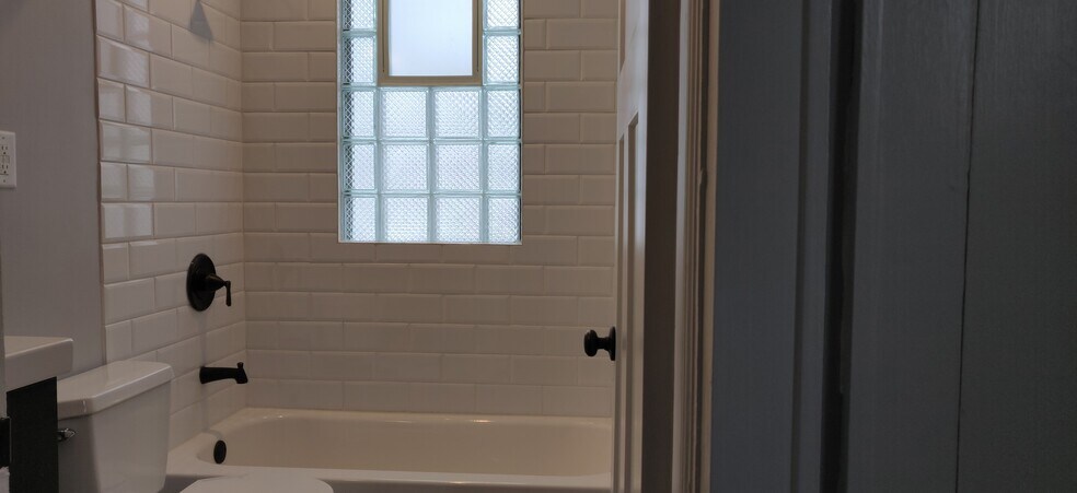 Building Photo - 7728 W Stevenson St