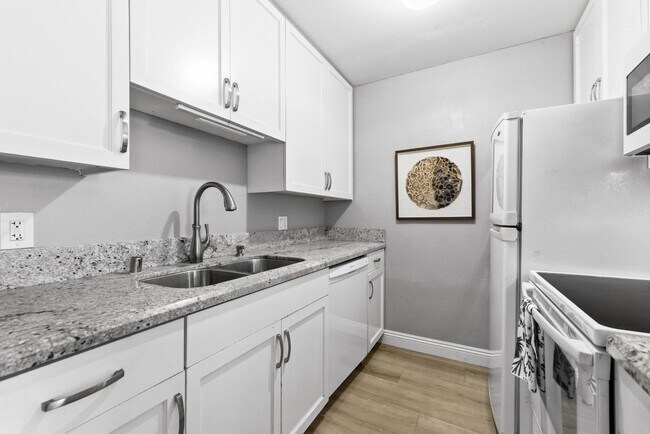 Building Photo - 6202 Friars Rd