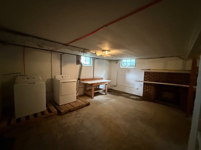 Building Photo - 1214 Catawba St