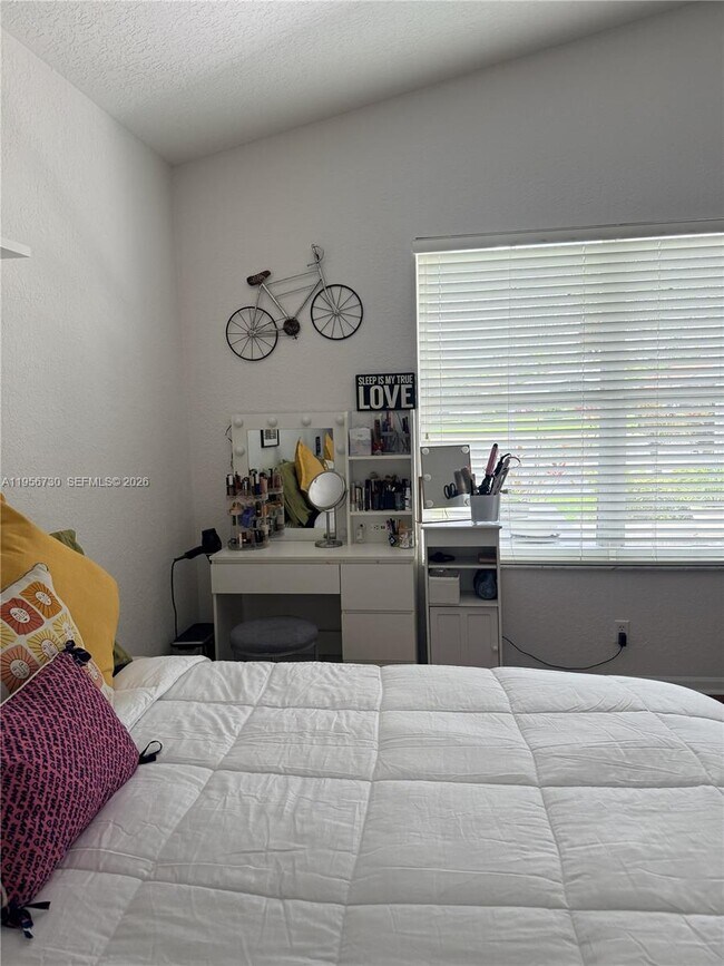 Building Photo - 10390 Utopia Cir E