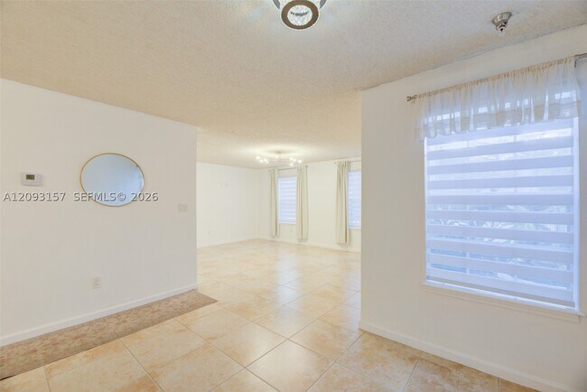 Building Photo - 1020 Crystal C