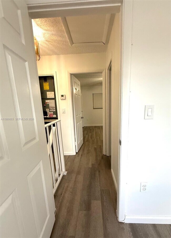 Building Photo - 1460 W 41st St