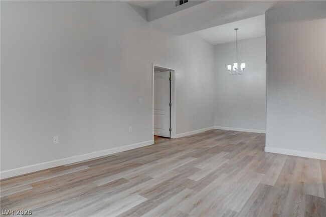 Building Photo - 2305 W Horizon Ridge Pkwy