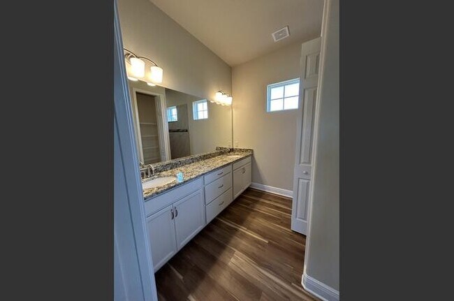 Building Photo - 307 W Redsox Path