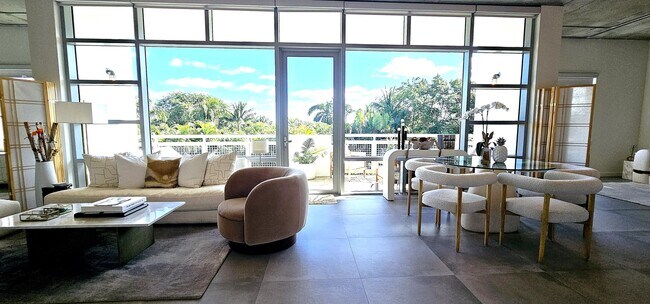 Building Photo - 365 SE 6th Ave