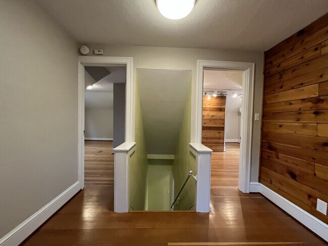 Building Photo - Charming 4-Bedroom Portland Home with Spac...
