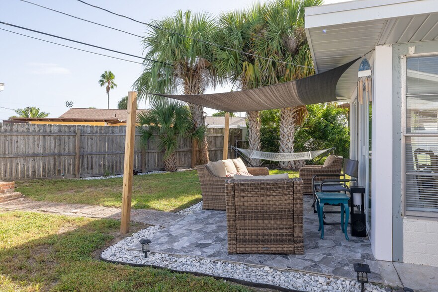 Building Photo - 54 River Shore Dr