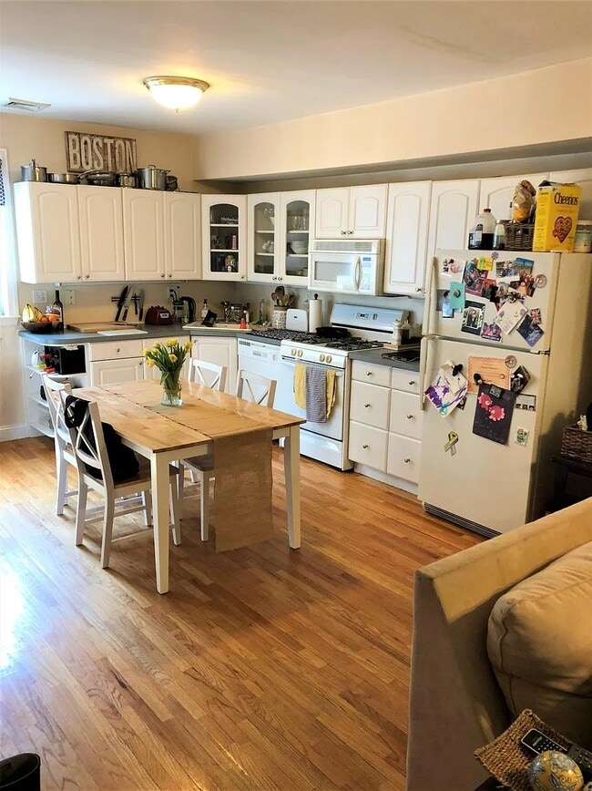 Building Photo - 2 Church Ave