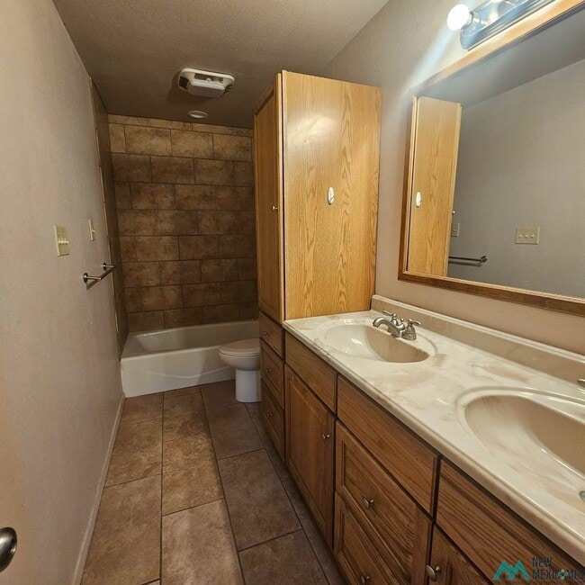 Building Photo - Month-to-Month ONLY 3 bed/1 bath home for rent- Available now!! $1115/mo