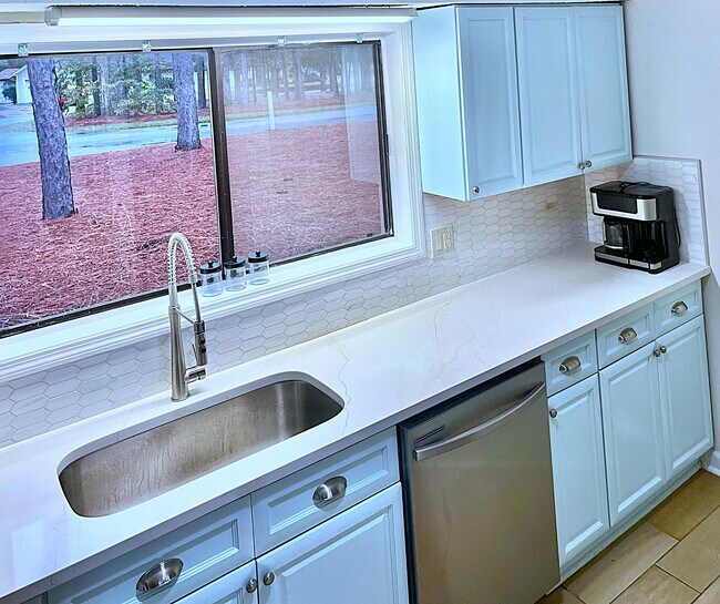 Building Photo - 1809 Crooked Pine Dr