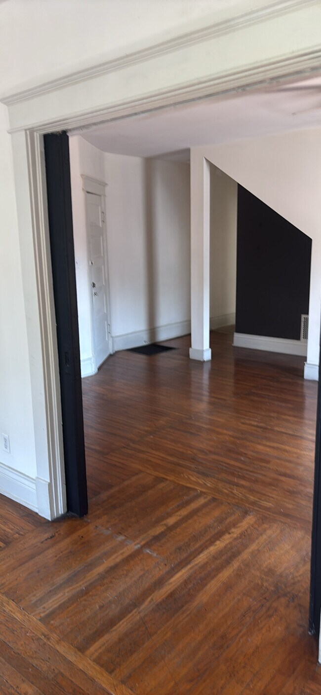 Building Photo - 161 N Keats Ave