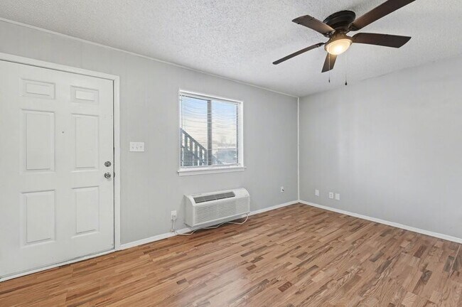 Building Photo - 1045 Happy Holw