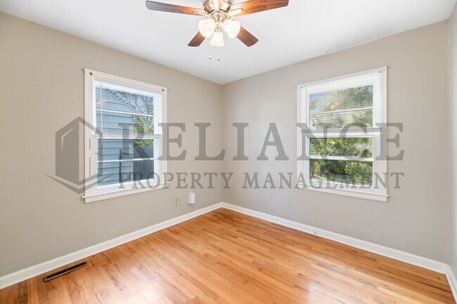 Building Photo - 851 N Old Manor Rd