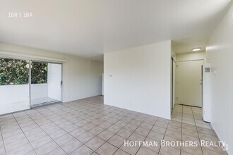 Building Photo - 1826 28th Ave