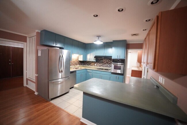 Building Photo - 1616 Salmon Dr