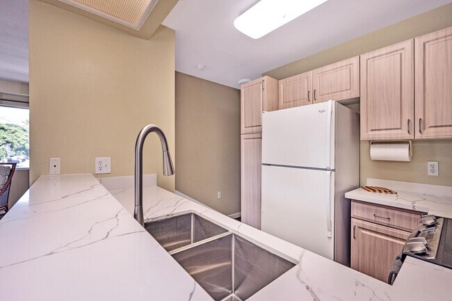Building Photo - 92-1543 Aliinui Drive 4E