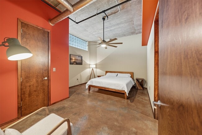 Building Photo - 505 Bastrop St