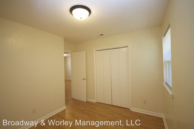 Building Photo - 18 Bearwood Dr