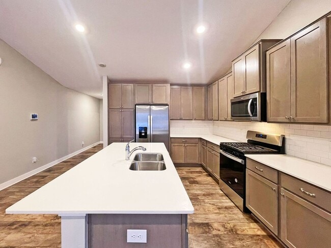 Building Photo - Gorgeous Like-New Home in Copper Hills, Never Rented, Fenced Yard, Huge Family Room, 3-Car Garage...