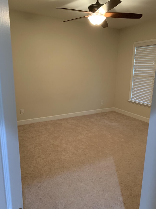Building Photo - 2562 Sibley Dr