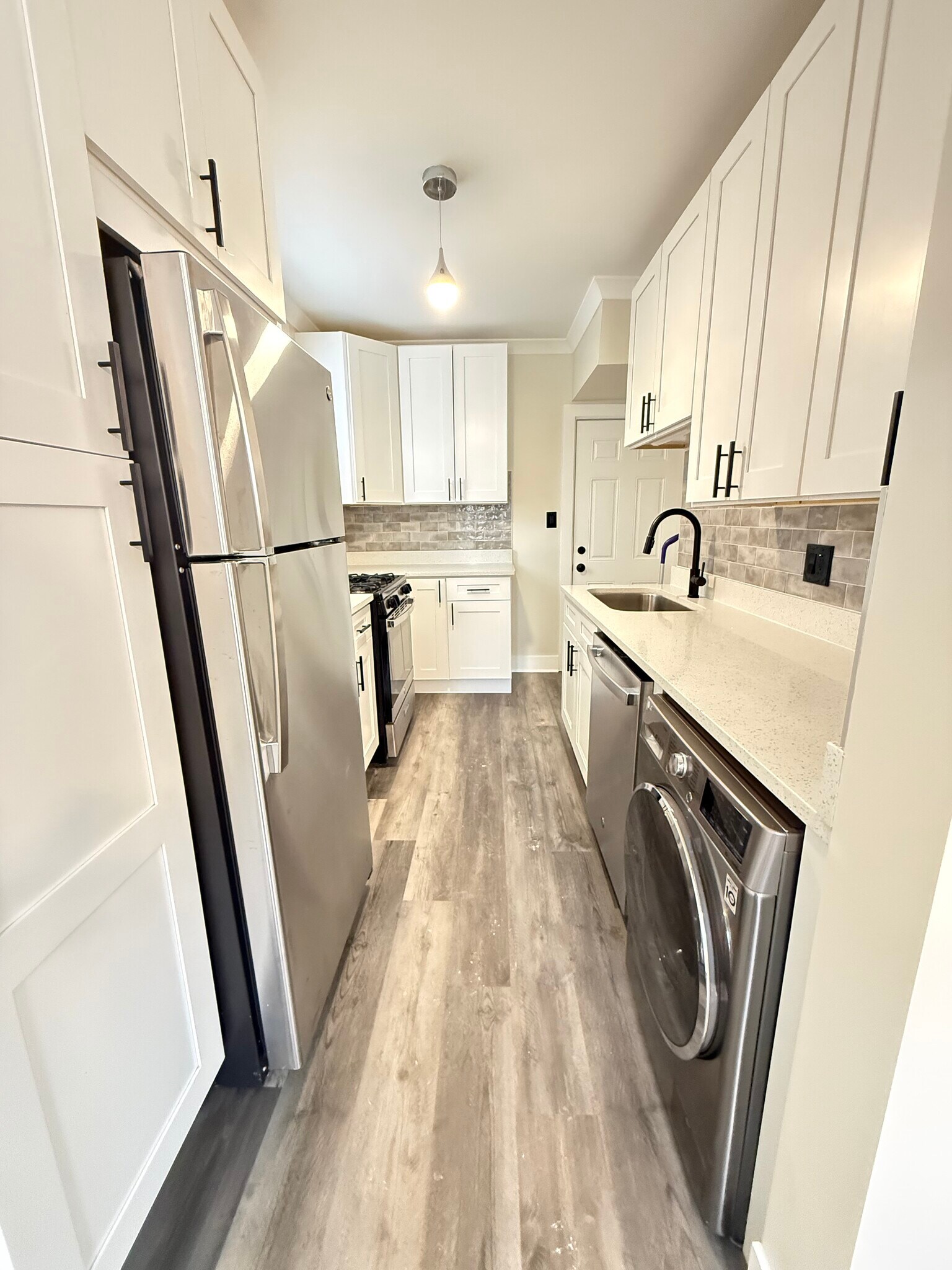 Building Photo - 3838 N Greenview Ave