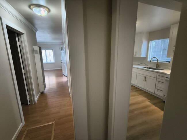 Building Photo - 2Bed/1Bath Single Family Home Located In Private Area Near East 14th St. San Leandro, Ca.