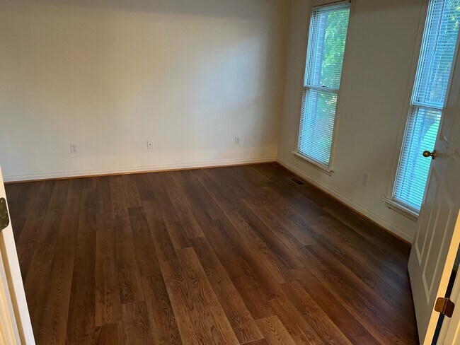 Building Photo - 3305 Mallory Cir
