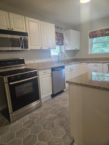 Building Photo - 5360 Brenton Ave