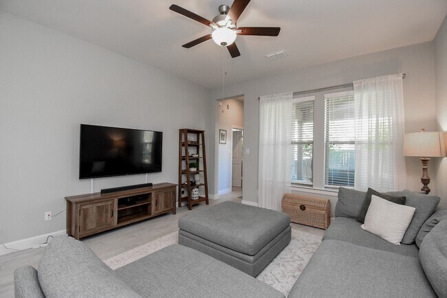 Building Photo - 15002 Bushy Bluestem Ct