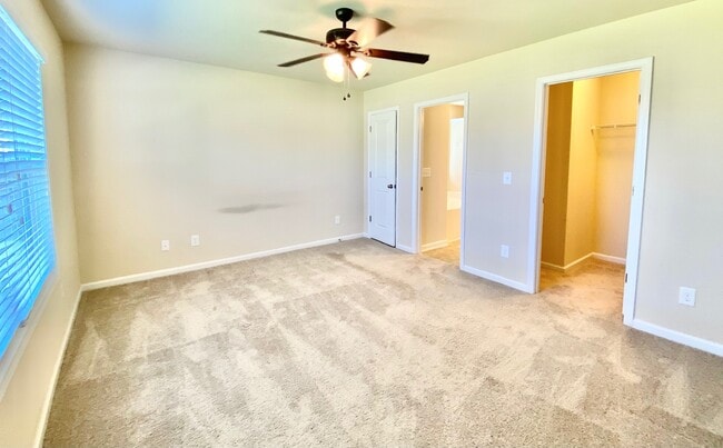 Building Photo - 602 Deertrack Run