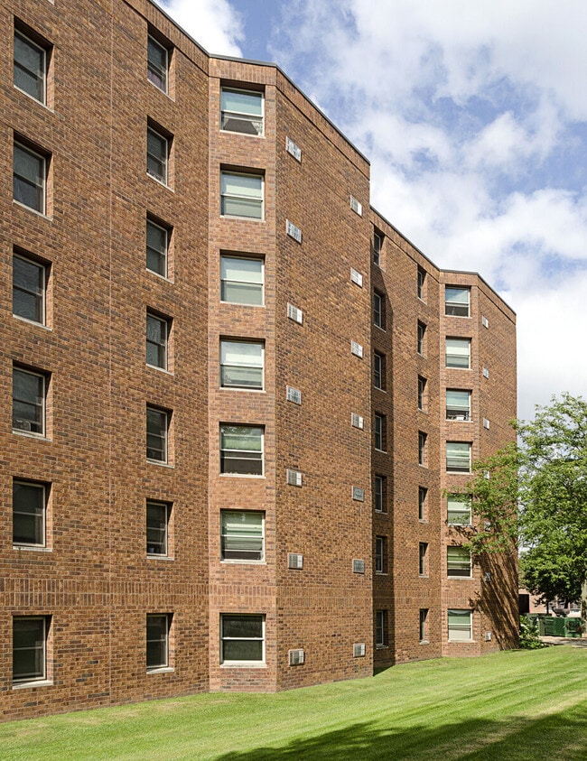 Building Photo - Janesville Garden Court