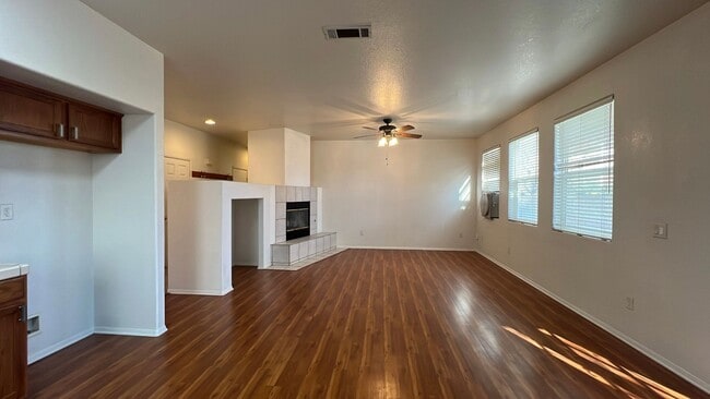 Building Photo - (APPLICATION PENDING) West Lancaster Home