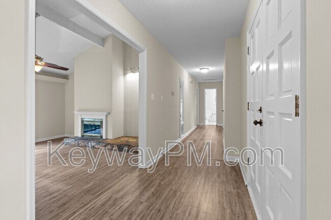 Building Photo - 219 Brooks Dr