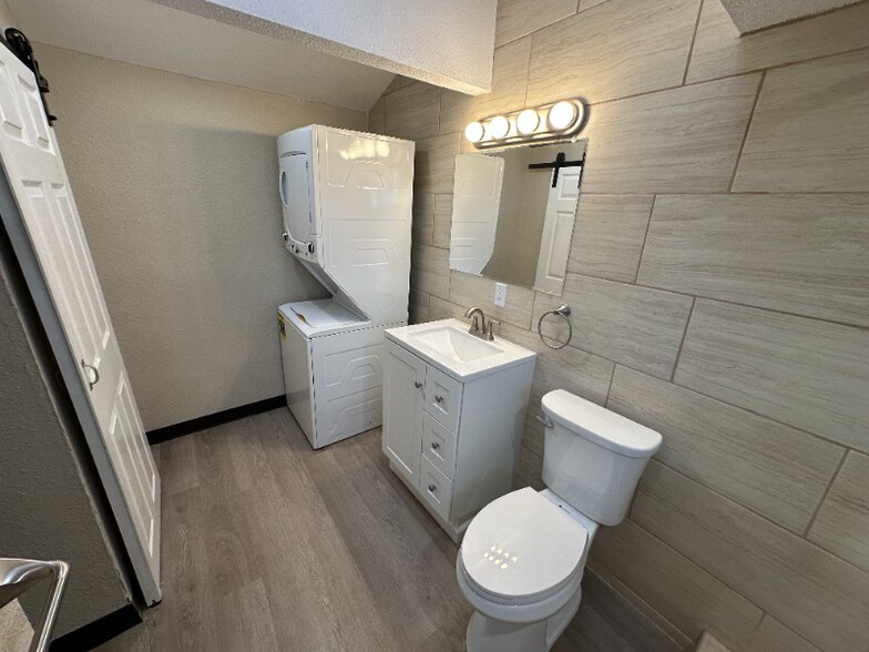 Building Photo - 180 S Glenwood St