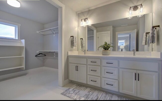 Building Photo - 12051 NE 109th St