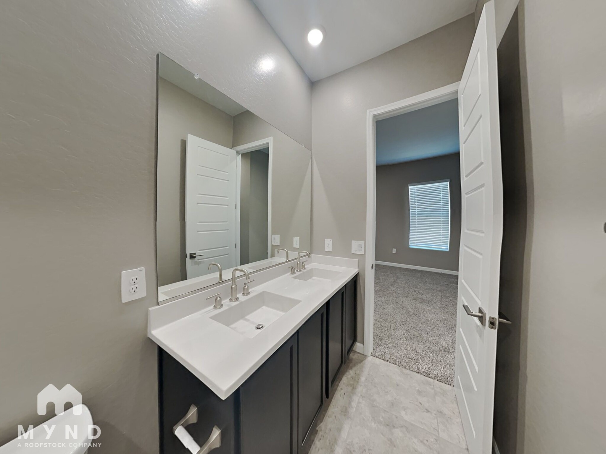 Building Photo - 4839 E Village Dr