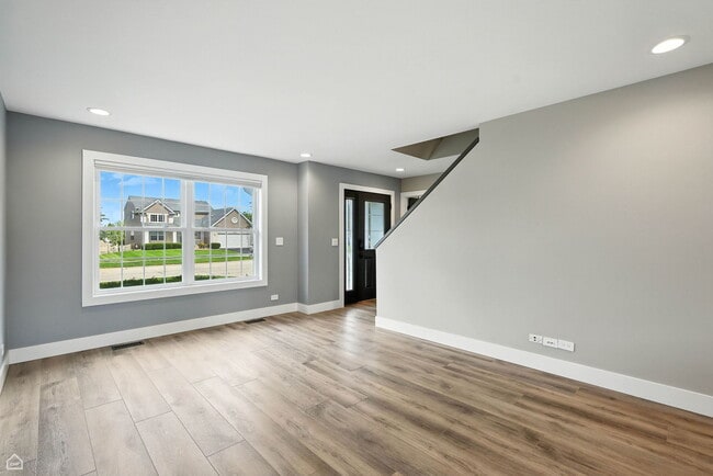 Building Photo - 10167 Bennington Dr